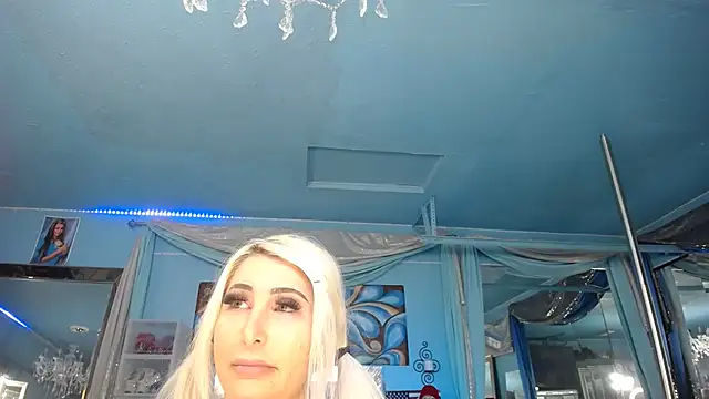 ADRIANNA FOX online show from 4, 12, 2025