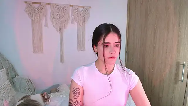 Snapshot of iriswest_ chatting on 10, 6, 2026 iriswest online show from 10, 6, 2026