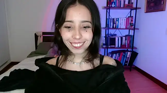 Snapshot of babyluna_8_8 chatting on 31, 12, 2024 babyluna 8 8 online show from 31, 12, 2024