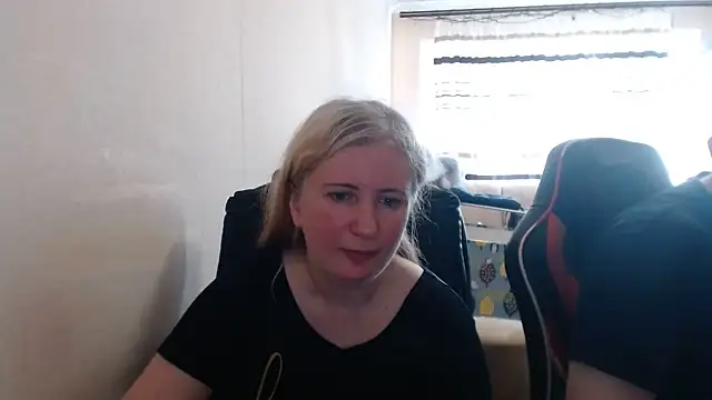 Snapshot of PeterAndJen chatting on 28, 6, 2026 PeterAndJen online show from 28, 6, 2026