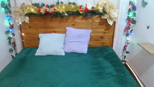 NikkieMilky online show from 18, 12, 2025