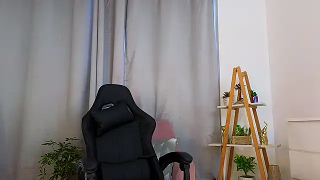 bella  adams online show from 11, 3, 2025