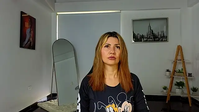 bella  adams online show from 13, 9, 2025