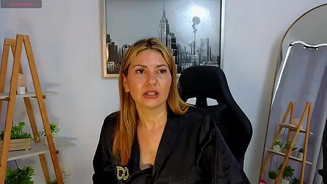 bella  adams online show from 20, 10, 2025