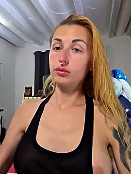 Snapshot of kylie_blck chatting on 19, 4, 2026 kylie blck online show from 19, 4, 2026
