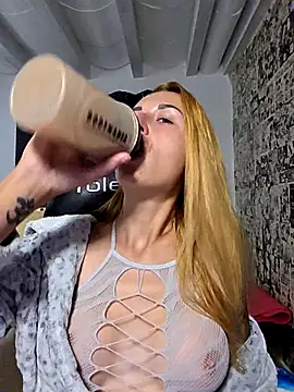 Snapshot of kylie_blck chatting on 18, 5, 2026 kylie blck online show from 18, 5, 2026