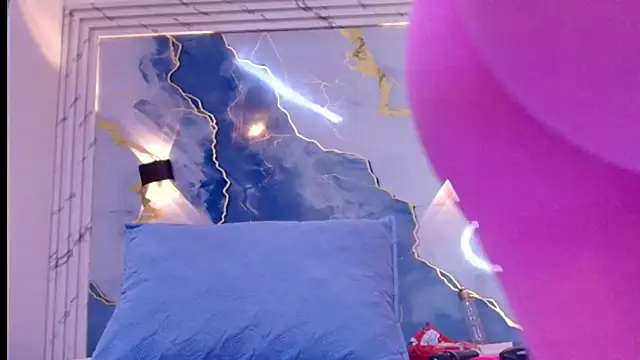 lorrayne  online show from 10, 10, 2025