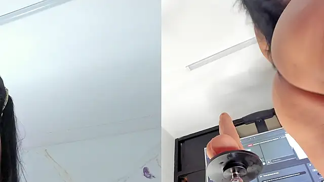 IsiisLovei online show from 12, 2, 2026