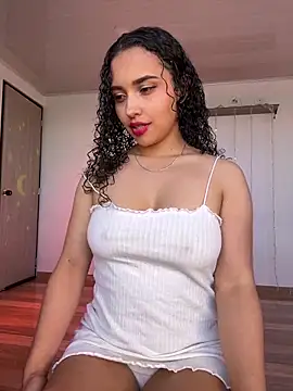 Snapshot of Lucy_Marin chatting on 4, 1, 2025 Lucy Marin online show from 4, 1, 2025