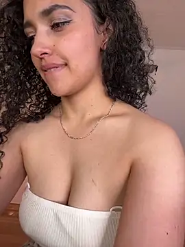 Snapshot of Lucy_Marin chatting on 25, 1, 2025 Lucy Marin online show from 25, 1, 2025