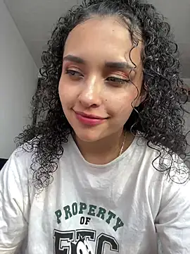 Snapshot of Lucy_Marin chatting on 5, 2, 2025 Lucy Marin online show from 5, 2, 2025