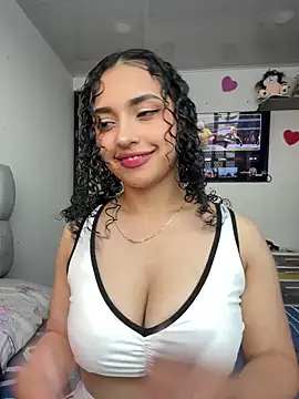 Snapshot of Lucy_Marin chatting on 25, 2, 2025 Lucy Marin online show from 25, 2, 2025