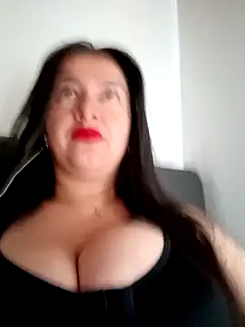 Snapshot of Cherry_1992 chatting on 6, 5, 2026 Cherry 1992 online show from 6, 5, 2026