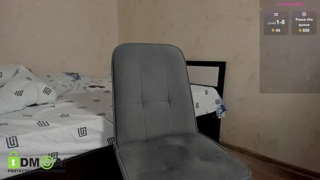 Model Mike online show from 28, 1, 2025