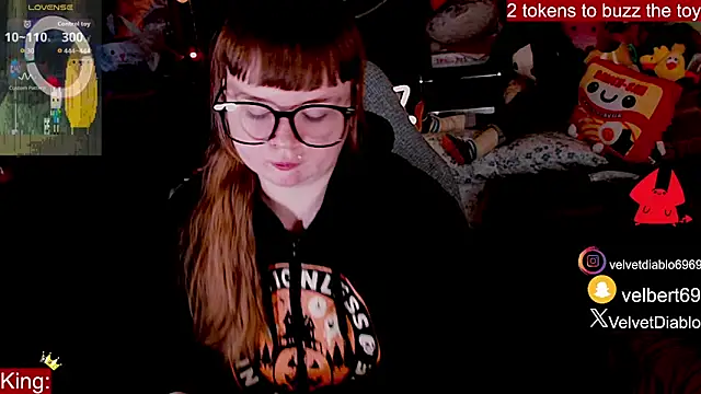 Snapshot of VelvetDiablo chatting on 23, 4, 2026 VelvetDiablo online show from 23, 4, 2026
