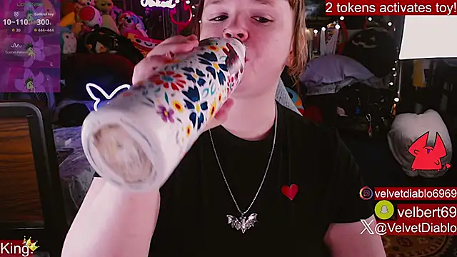 Snapshot of VelvetDiablo chatting on 19, 5, 2026 VelvetDiablo online show from 19, 5, 2026