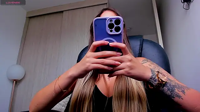 StacyConner online show from 15, 4, 2026