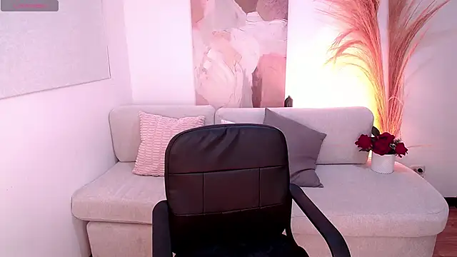 Snapshot of VictoriaLeia chatting on 7, 10, 2025 VictoriaLeia online show from 7, 10, 2025