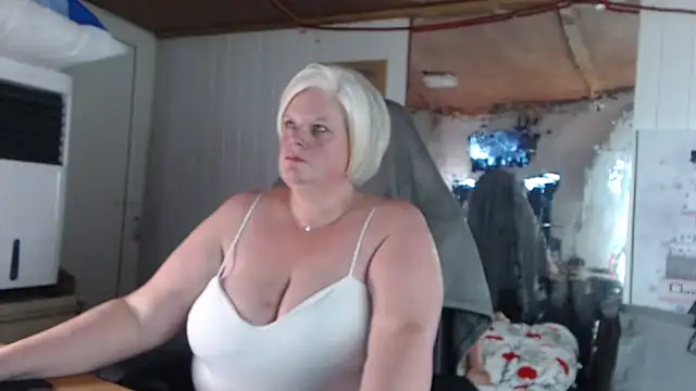 sexychazza16 online show from 13, 10, 2025