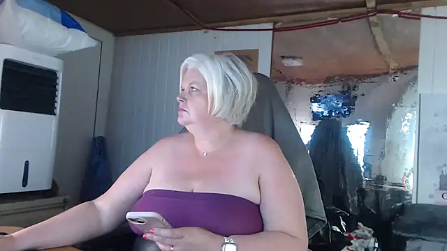 sexychazza16 online show from 14, 10, 2025