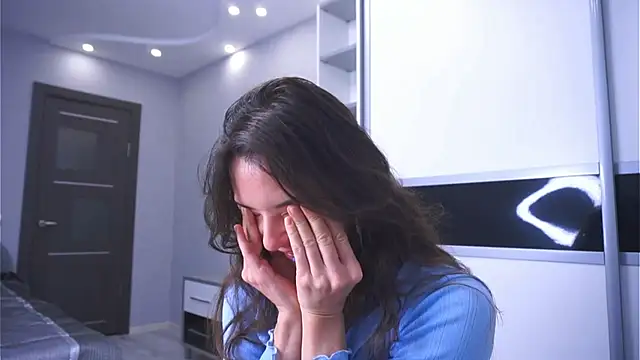 Snapshot of Holla_Molly chatting on 4, 2, 2026 Holla Molly online show from 4, 2, 2026