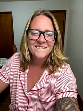 Snapshot of Lizzyloo chatting on 11, 10, 2025 Lizzyloo online show from 11, 10, 2025