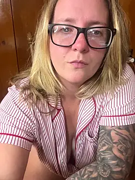 Snapshot of Lizzyloo chatting on 20, 11, 2025 Lizzyloo online show from 20, 11, 2025