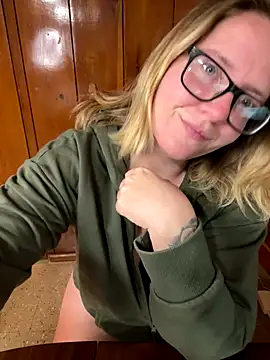 Snapshot of Lizzyloo chatting on 23, 11, 2025 Lizzyloo online show from 23, 11, 2025