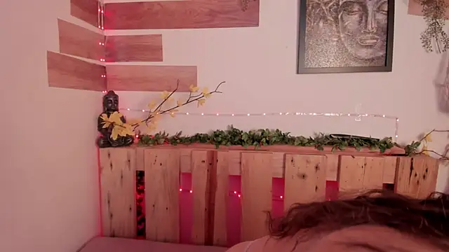 llanna  online show from 13, 4, 2026