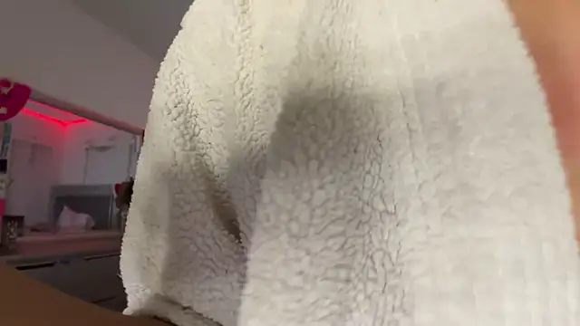 Snapshot of rennibear chatting on 5, 12, 2024 rennibear online show from 5, 12, 2024