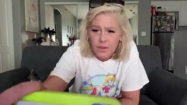 Lexi Shocker online show from 4, 3, 2026