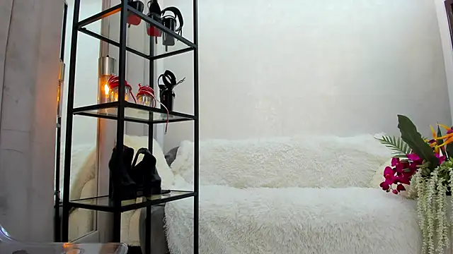 Britney Charm  online show from 26, 4, 2026