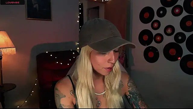 Saucy Jenn online show from 22, 2, 2025