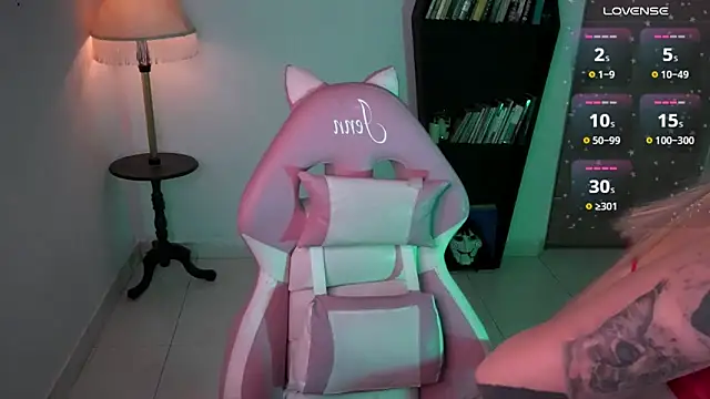 Saucy Jenn online show from 19, 12, 2025