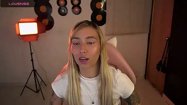 Saucy Jenn online show from 11, 4, 2026