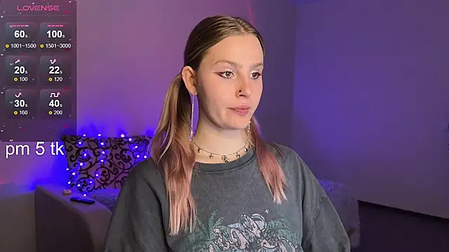 Snapshot of Chanel_Gill chatting on 2, 2, 2025 Chanel Gill online show from 2, 2, 2025