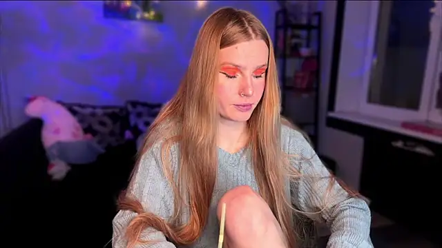 Chanel Gill online show from 13, 12, 2025