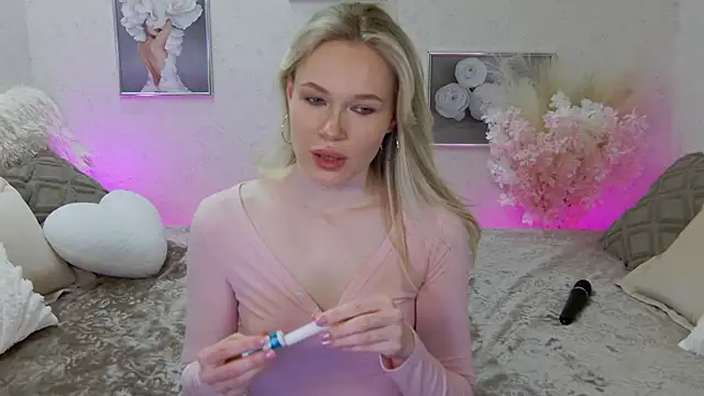 Snapshot of Veronika_Mitchel chatting on 18, 3, 2025 Veronika Mitchel online show from 18, 3, 2025