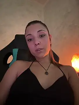 Snapshot of KarlaLuar_ chatting on 20, 10, 2025 KarlaLuar online show from 20, 10, 2025