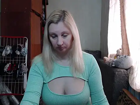 Snapshot of BustyBlond chatting on 7, 1, 2025 BustyBlond online show from 7, 1, 2025