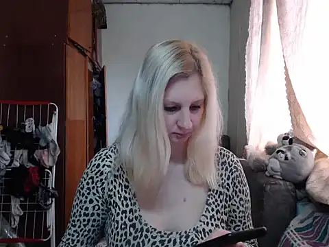 Snapshot of BustyBlond chatting on 1, 2, 2025 BustyBlond online show from 1, 2, 2025