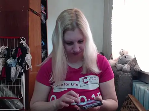 Snapshot of BustyBlond chatting on 5, 3, 2025 BustyBlond online show from 5, 3, 2025