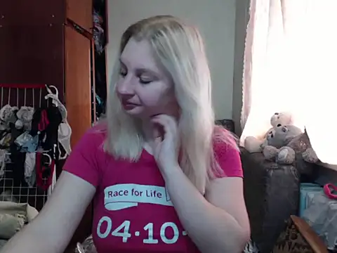 Snapshot of BustyBlond chatting on 6, 3, 2025 BustyBlond online show from 6, 3, 2025