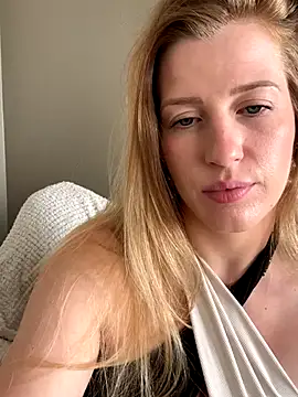 Snapshot of FoxyFrenchy chatting on 16, 9, 2025 FoxyFrenchy online show from 16, 9, 2025