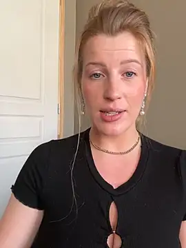 Snapshot of FoxyFrenchy chatting on 30, 9, 2025 FoxyFrenchy online show from 30, 9, 2025