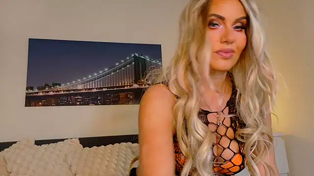 Tinkerbell822 online show from 27, 10, 2025