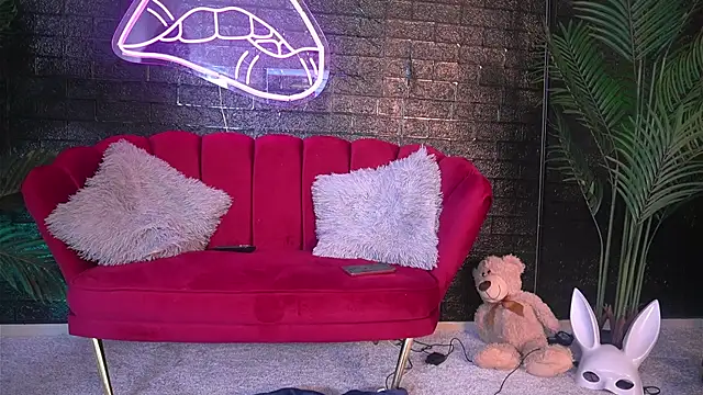 Snapshot of ScarlettQuate chatting on 8, 1, 2025 ScarlettQuate online show from 8, 1, 2025