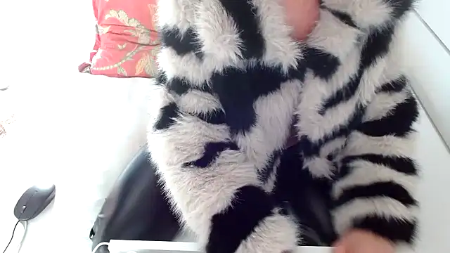 Snapshot of 34MANON chatting on 1, 2, 2025 34MANON online show from 1, 2, 2025