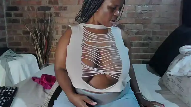 Snapshot of DIRTIENASTY chatting on 13, 2, 2025 DIRTIENASTY online show from 13, 2, 2025