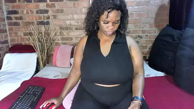 Snapshot of DIRTIENASTY chatting on 28, 10, 2025 DIRTIENASTY online show from 28, 10, 2025